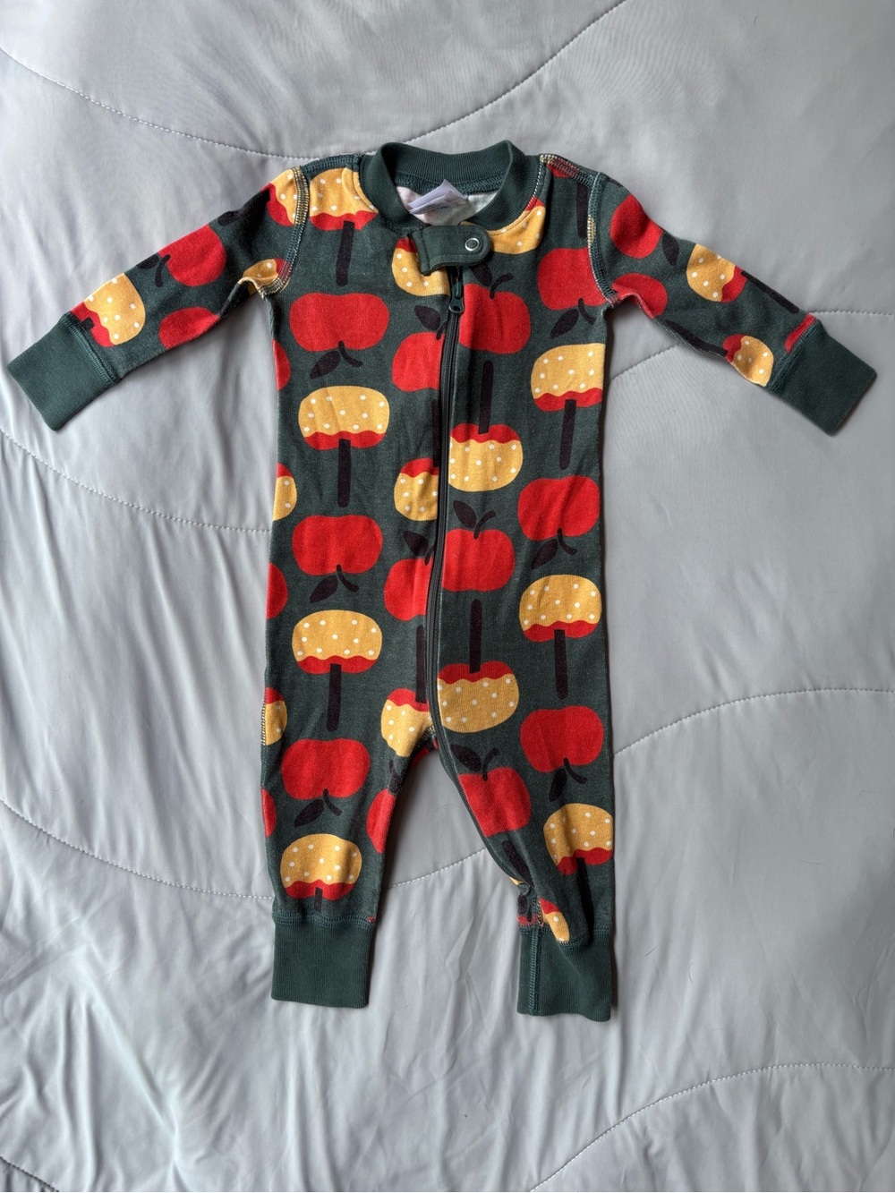🎉bundle 3 or more items for 50% discount!🎉 Hanna Andersson Apple-Print Pajamas